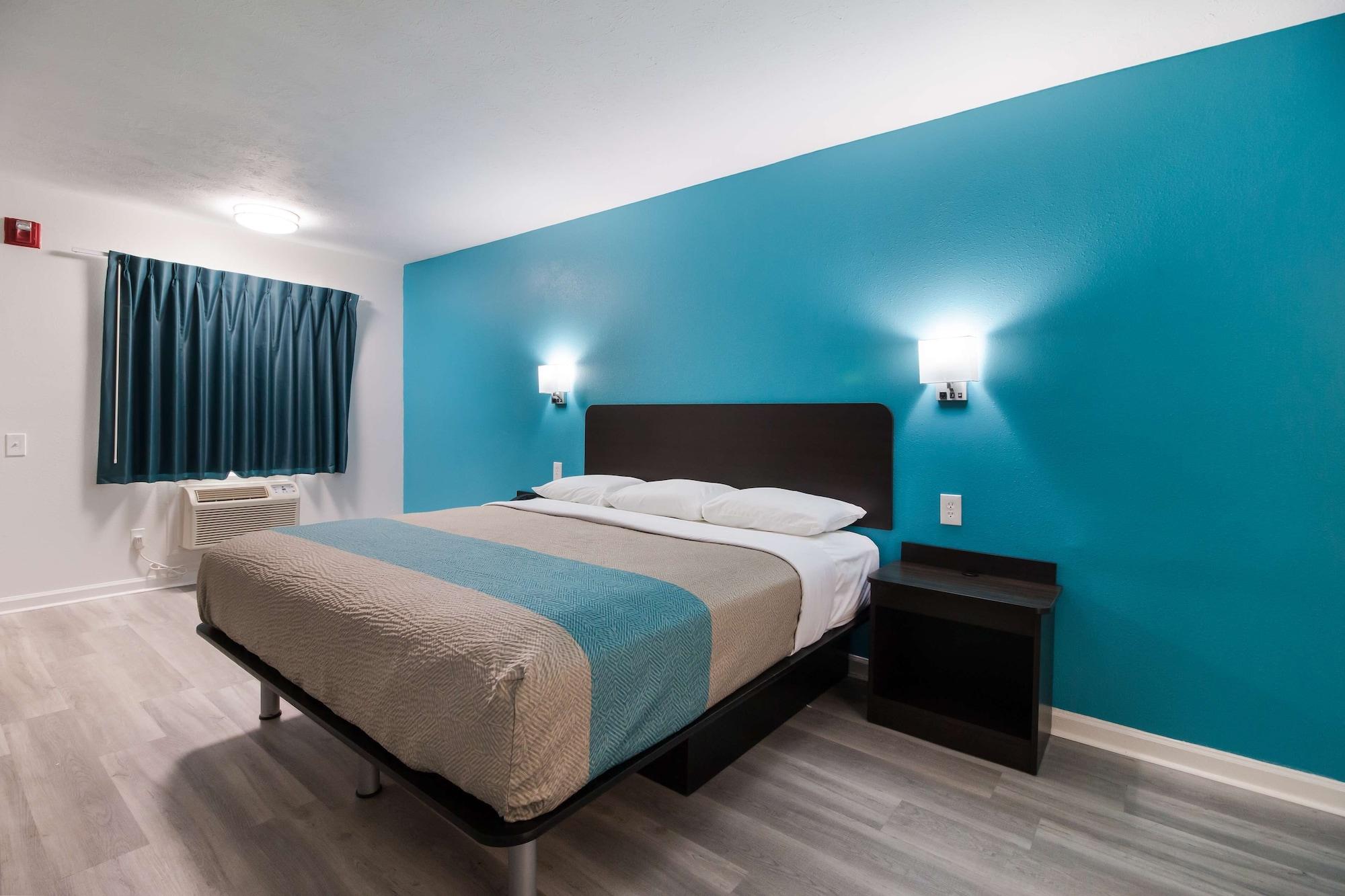 6-metropolis, Il Hotel